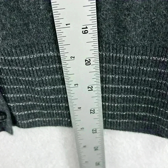 American Eagle Women’s Cardigan Sweater Size L Gray/Silver Stripe V-Neck Button - Picture 9 of 9